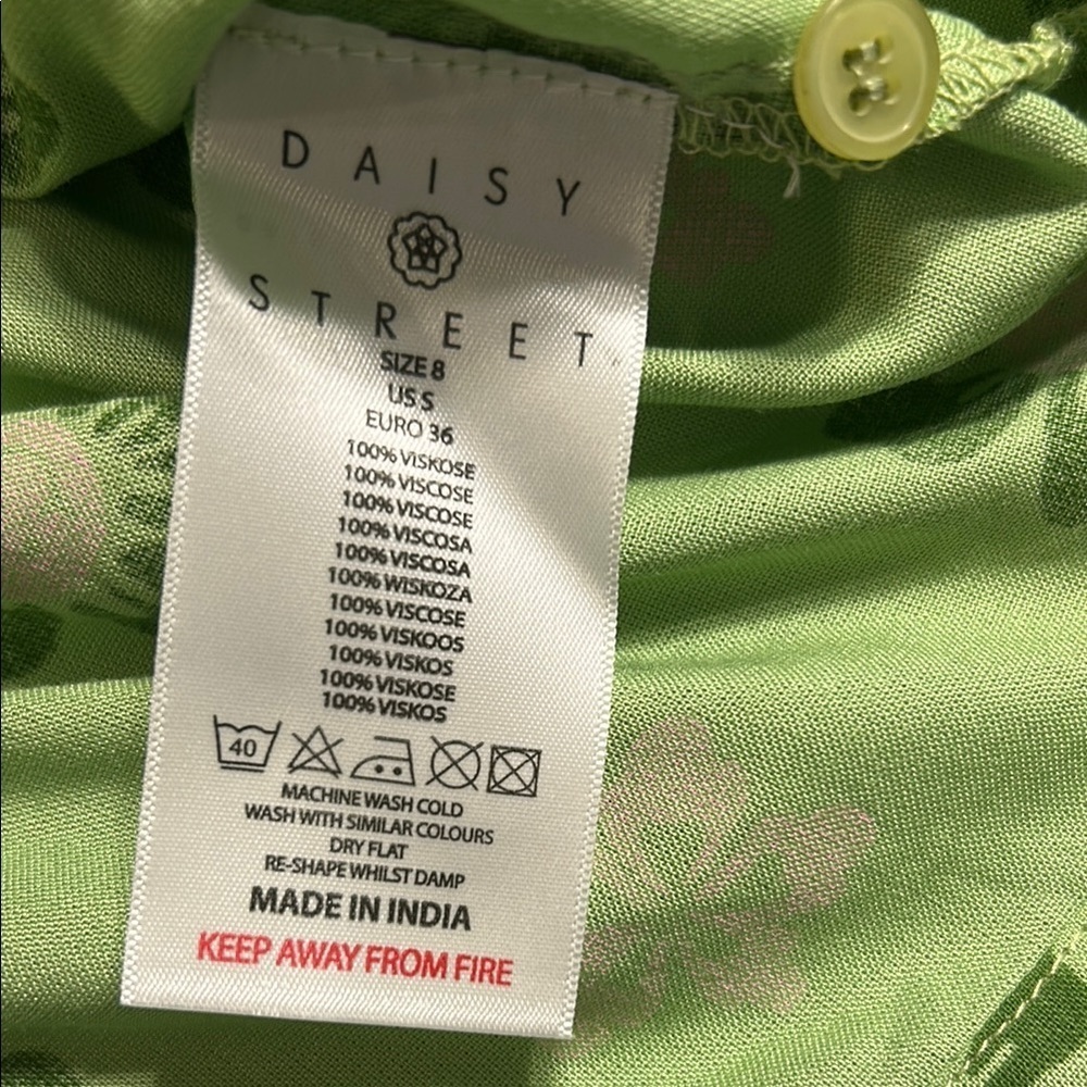 Daisy Street Women’s Green Cropped Shirt - Picture 6 of 6